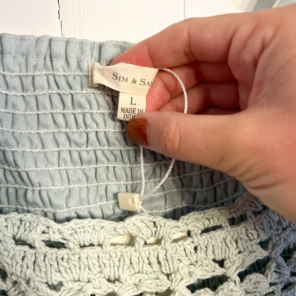 Elegant Crochet Lace Women Top - Light Green - Picture 2 of 2